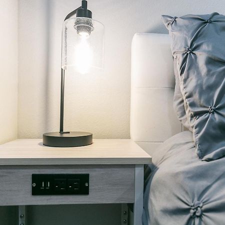 Montrose Guesthouse Suites By Dunyha Houston Exteriör bild