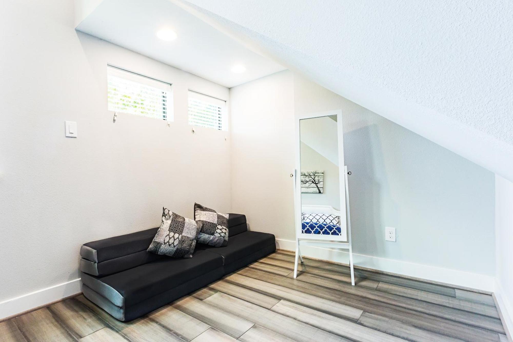 Montrose Guesthouse Suites By Dunyha Houston Exteriör bild