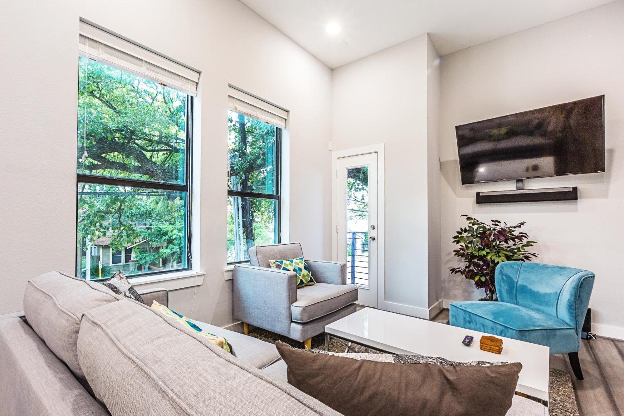 Montrose Guesthouse Suites By Dunyha Houston Exteriör bild