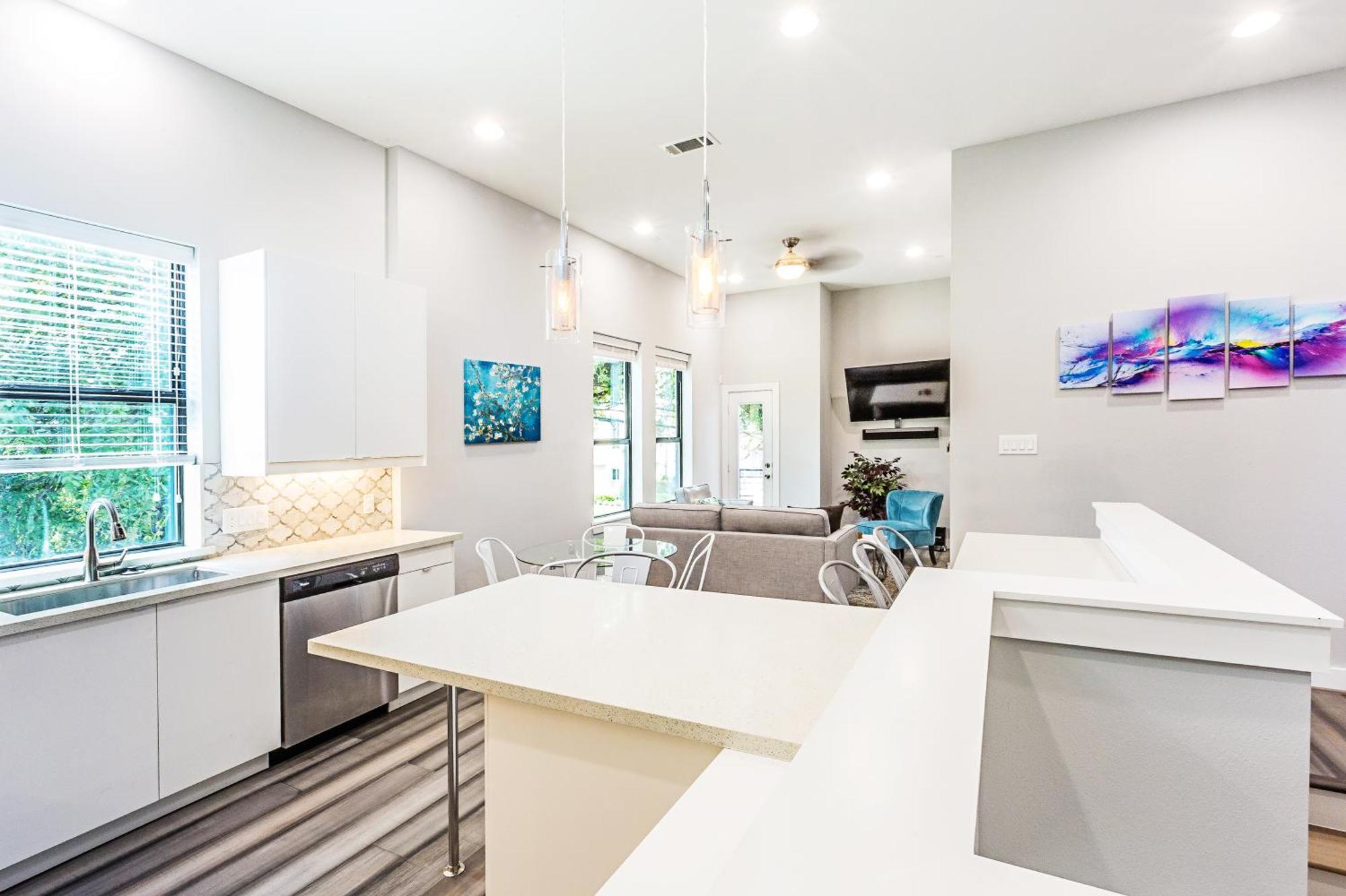 Montrose Guesthouse Suites By Dunyha Houston Exteriör bild
