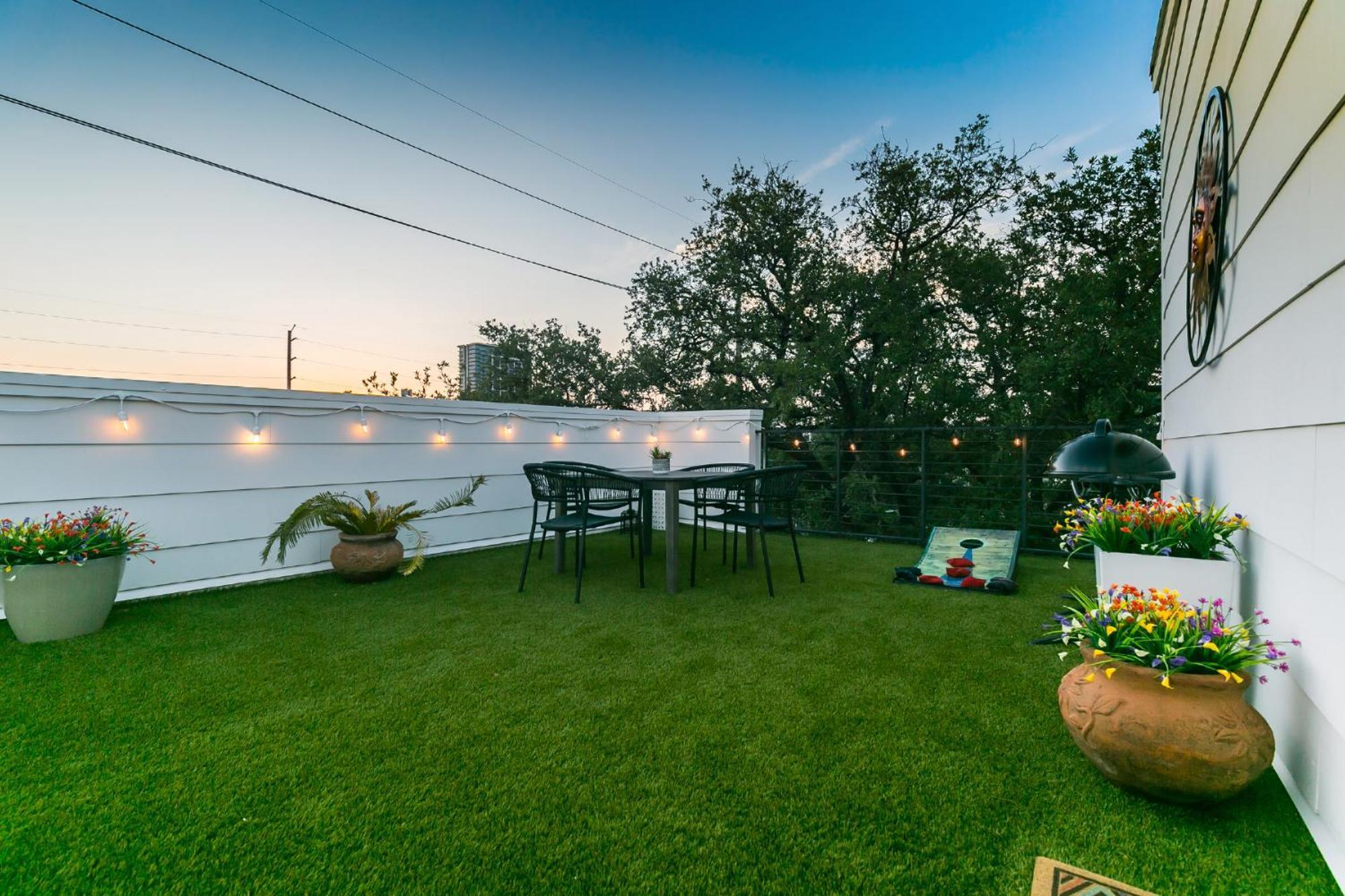 Montrose Guesthouse Suites By Dunyha Houston Exteriör bild