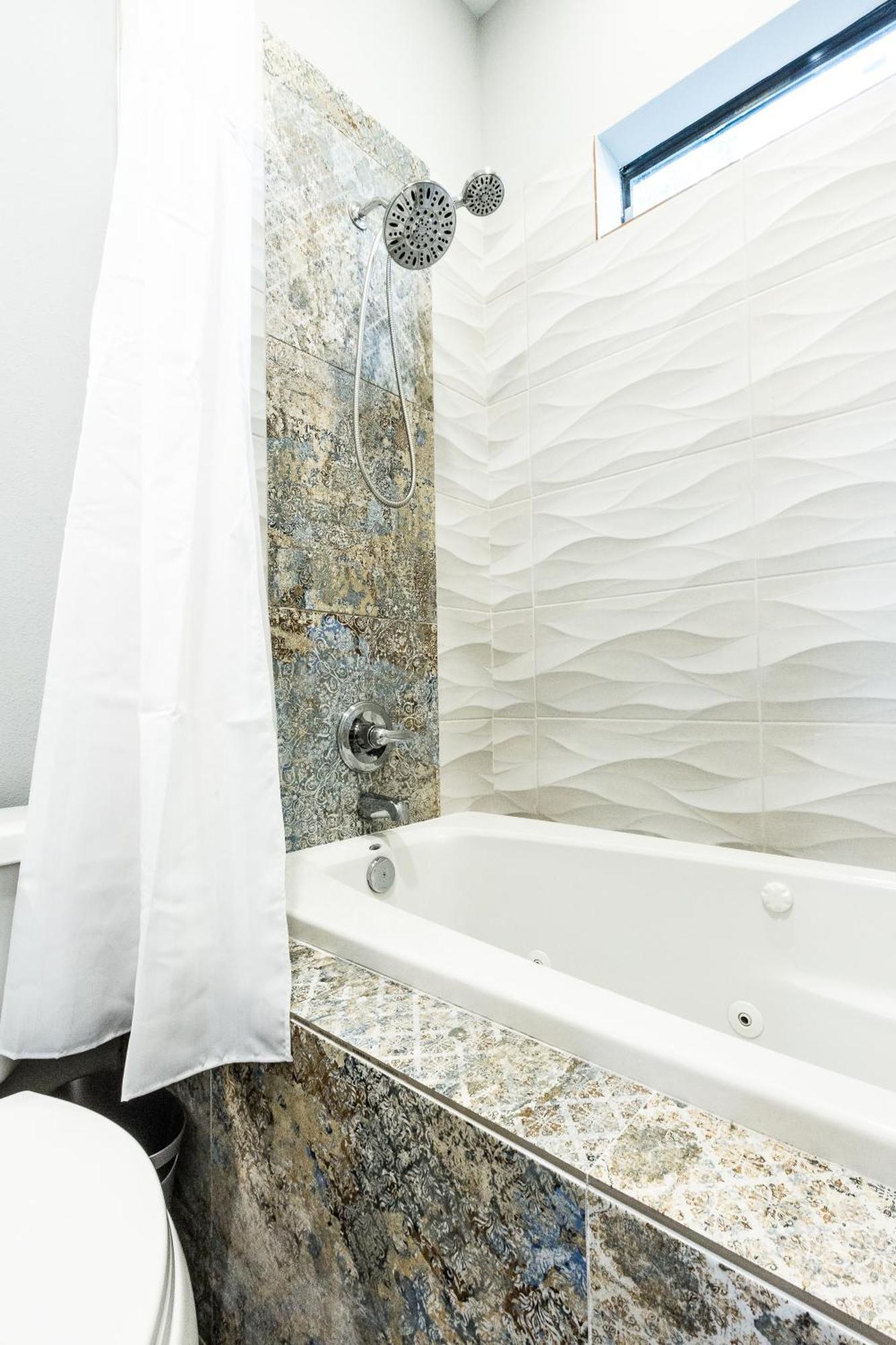 Montrose Guesthouse Suites By Dunyha Houston Exteriör bild